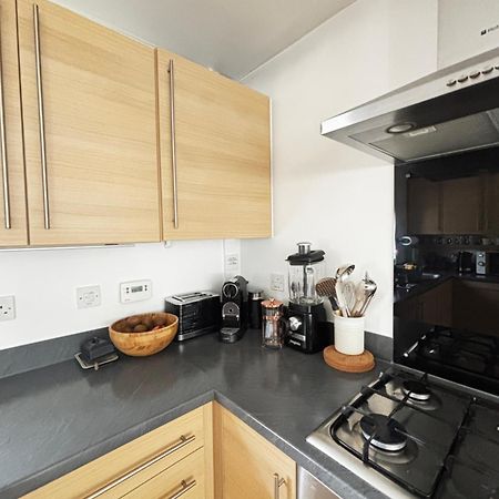 Delux Room With Private Parking, Sleeps 2, Perfect For Cotswold Getaway, Easy A419 Access Blunsdon Exterior photo