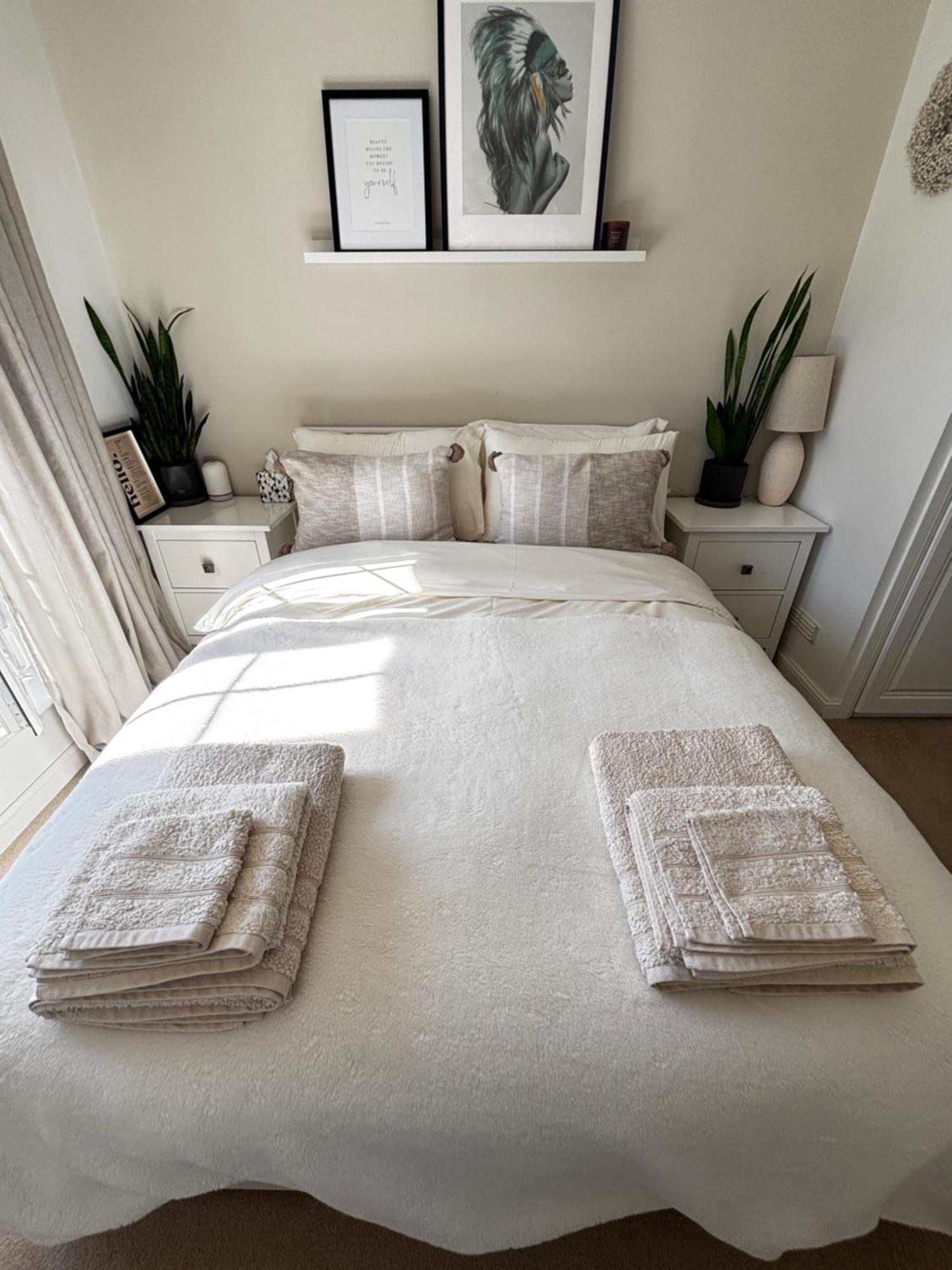 Delux Room With Private Parking, Sleeps 2, Perfect For Cotswold Getaway, Easy A419 Access Blunsdon Exterior photo