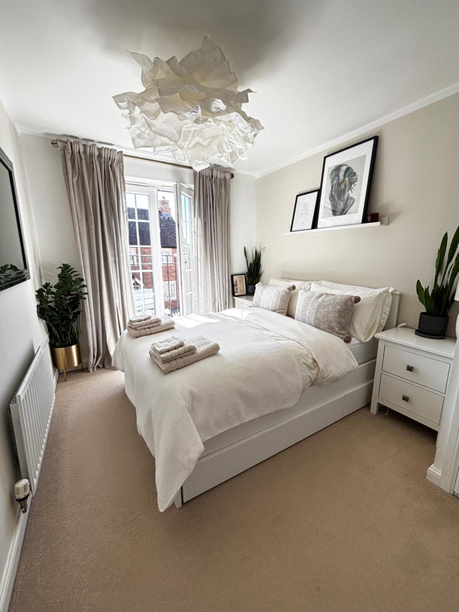 Delux Room With Private Parking, Sleeps 2, Perfect For Cotswold Getaway, Easy A419 Access Blunsdon Exterior photo
