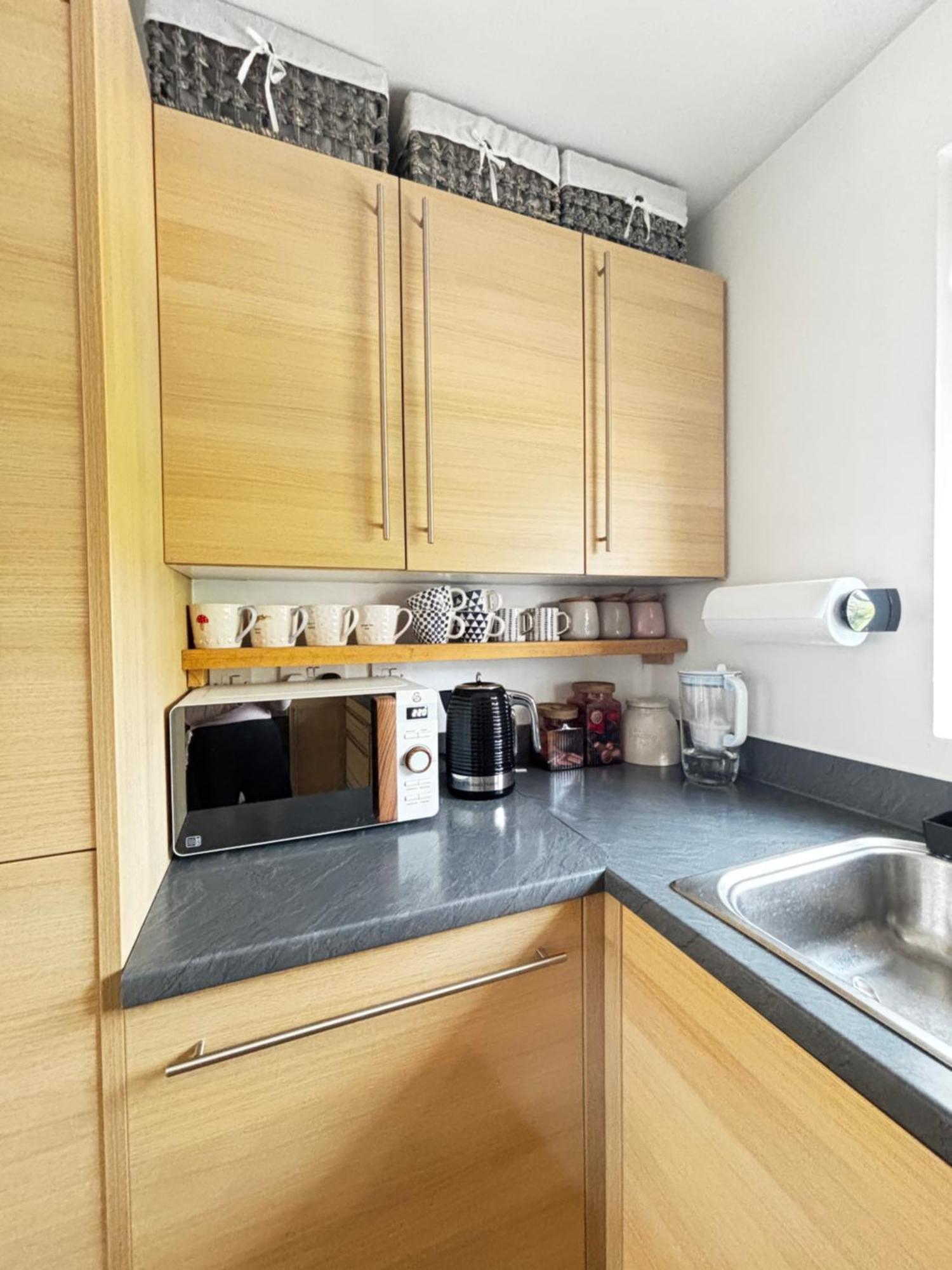 Delux Room With Private Parking, Sleeps 2, Perfect For Cotswold Getaway, Easy A419 Access Blunsdon Exterior photo
